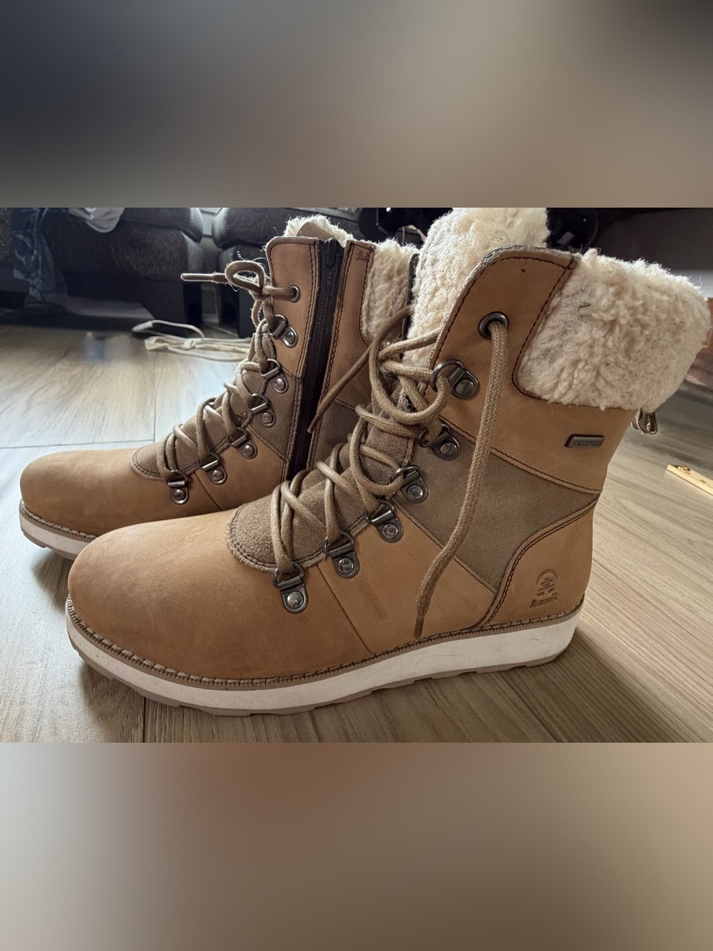 Kamik Tan Sherpa-Lined Waterproof Shearling Lace-Up Boots Sz 9 Ariel F Heat-MX